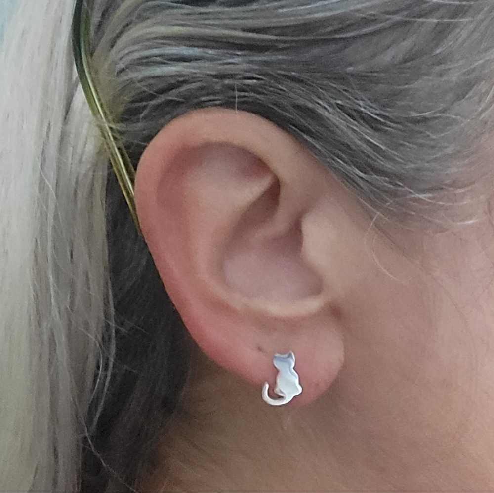 Minimalist Tiny Cat Silhouette Earrings - Picture 7 of 7